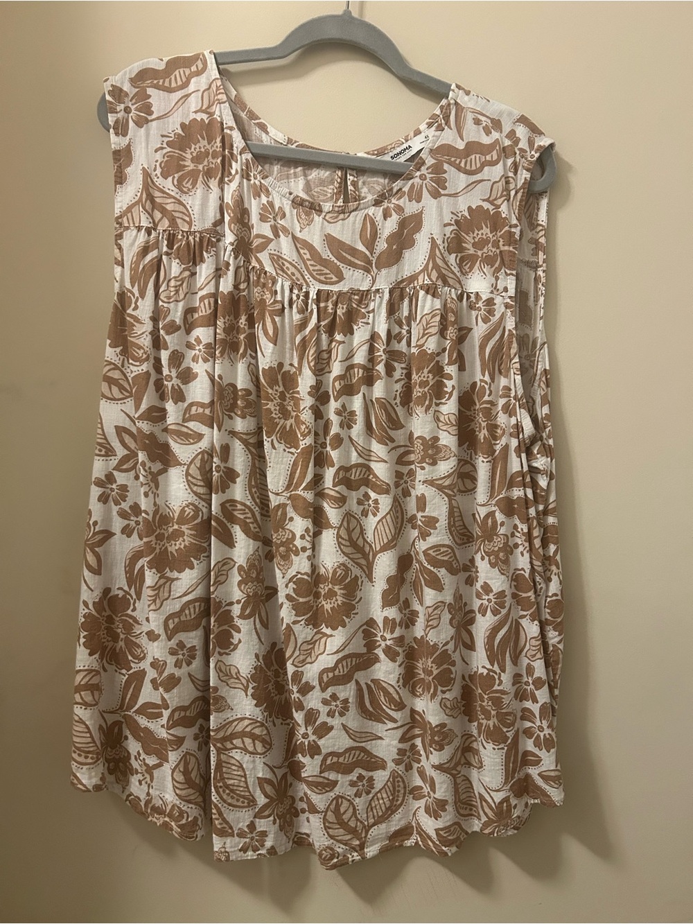 Sonoma Women’s Brown Floral Sleeveless Smocked Yoke Top. Size 3X
